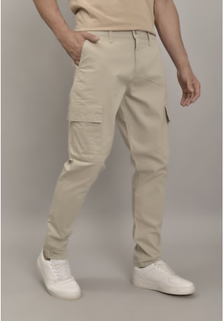 Calça Cargo Masculina na Cor Bege Slim Fit com Passante e Bolso Faca