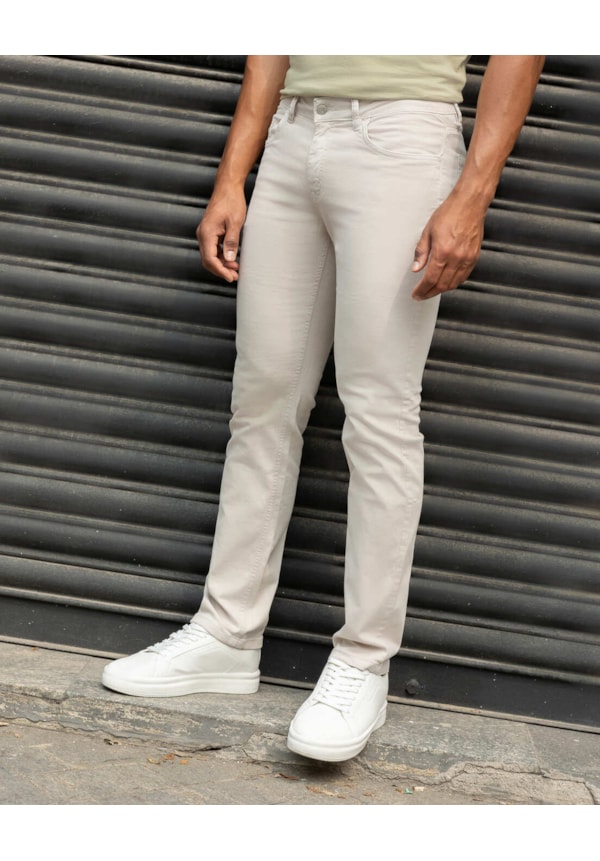 Calça Chino Masculina Slim em Sarja Color Dialogo-52d8e118-f3f8-4023-8e6c-9fe216b8d2ca