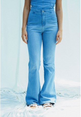 Calça Jeans Flare com recortes Feminino Dialogo Jeans