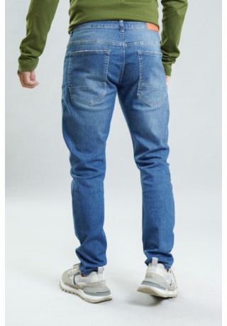 Calça Jeans Masculina Arqueada Slim em Lavagem Média