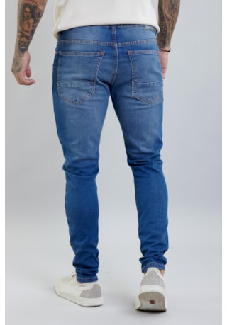 Calça Jeans Masculina Skinny com Recortes no Joelho Lavagem Média