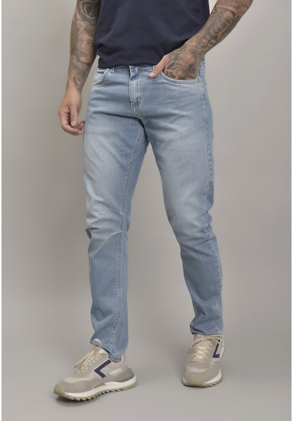 Calça Jeans Slim Arqueada Masculina Lavagem Clara Dialogo jeans-8de6711f-723f-49cb-acf1-c776877169b3