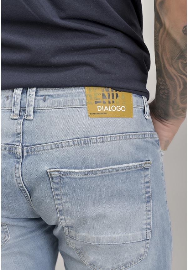 Calça Jeans Slim Arqueada Masculina Lavagem Clara Dialogo jeans-37357294-ce76-48fa-9150-3388a39f25e4