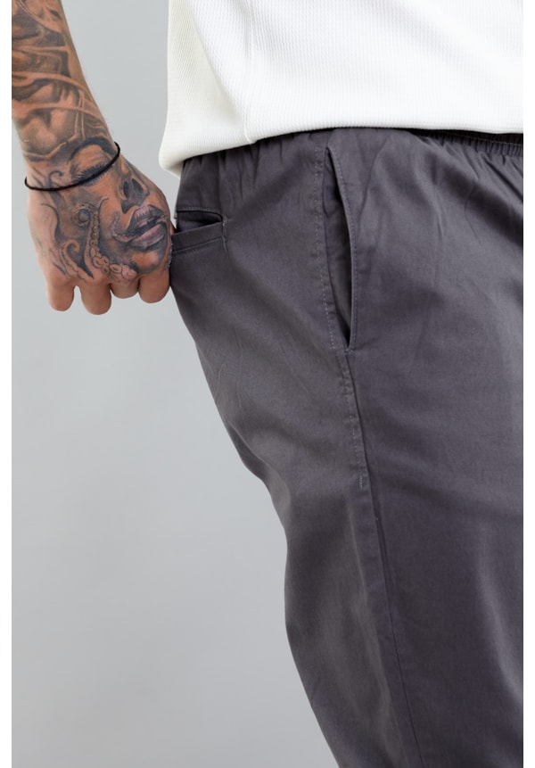 Calça Jogger Masculina de Sarja Slim Fit na Cor Cinza com Elástico no Cós-e14a4ff2-c8b7-415e-ae94-852ebe90aed5