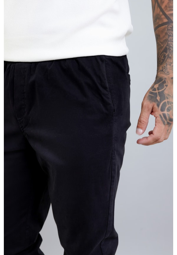 Calça Jogger Masculina de Sarja Slim Fit na Cor Preta com Elástico no Cós-e4ba7b8b-f028-41fc-8b74-41fa1f0b51ec