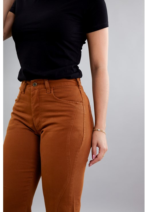 Calça Perna Reta em Sarja Color Feminina na Cor Caramelo Dialogo Jeans