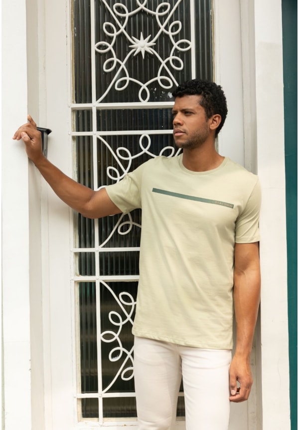 Camiseta Básica Masculina com Estampa em Relevo Dialogo-dd8f4604-e5d0-41e2-9cfa-51ed86d2a765