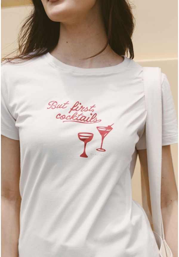 Camiseta Manga Curta Feminina Estampada But First, Cocktails Dialogo-40ed937d-1644-434e-ae98-89a83cf512c6