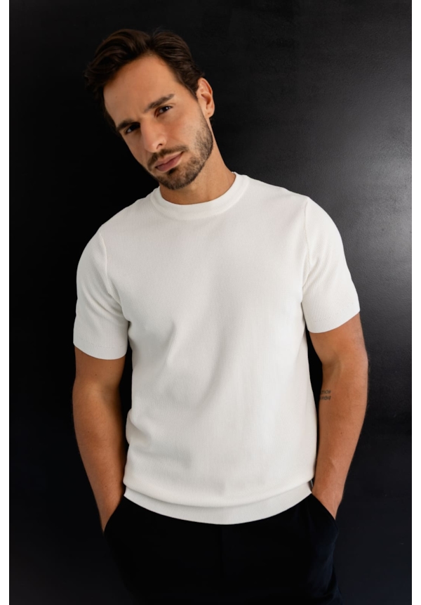 Camiseta Masculina em Tricô Canelado Manga Curta Dialogo-60d7f621-1fff-4f18-9f5b-f2f9211d82bf