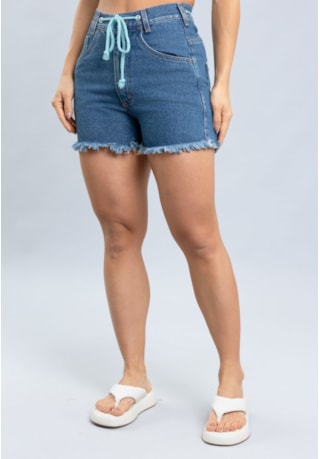 Shorts Jeans Mom Feminino com Cordão e Barra Desfiada Dialogo